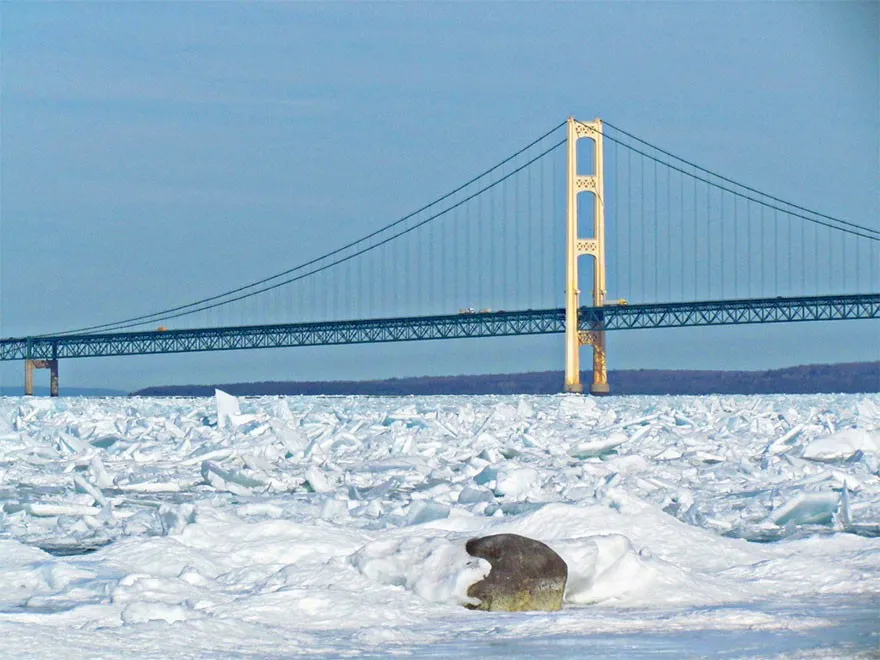 Những tuyệt tác thiên nhiên mùa đông kỳ lạ ở hồ Michigan