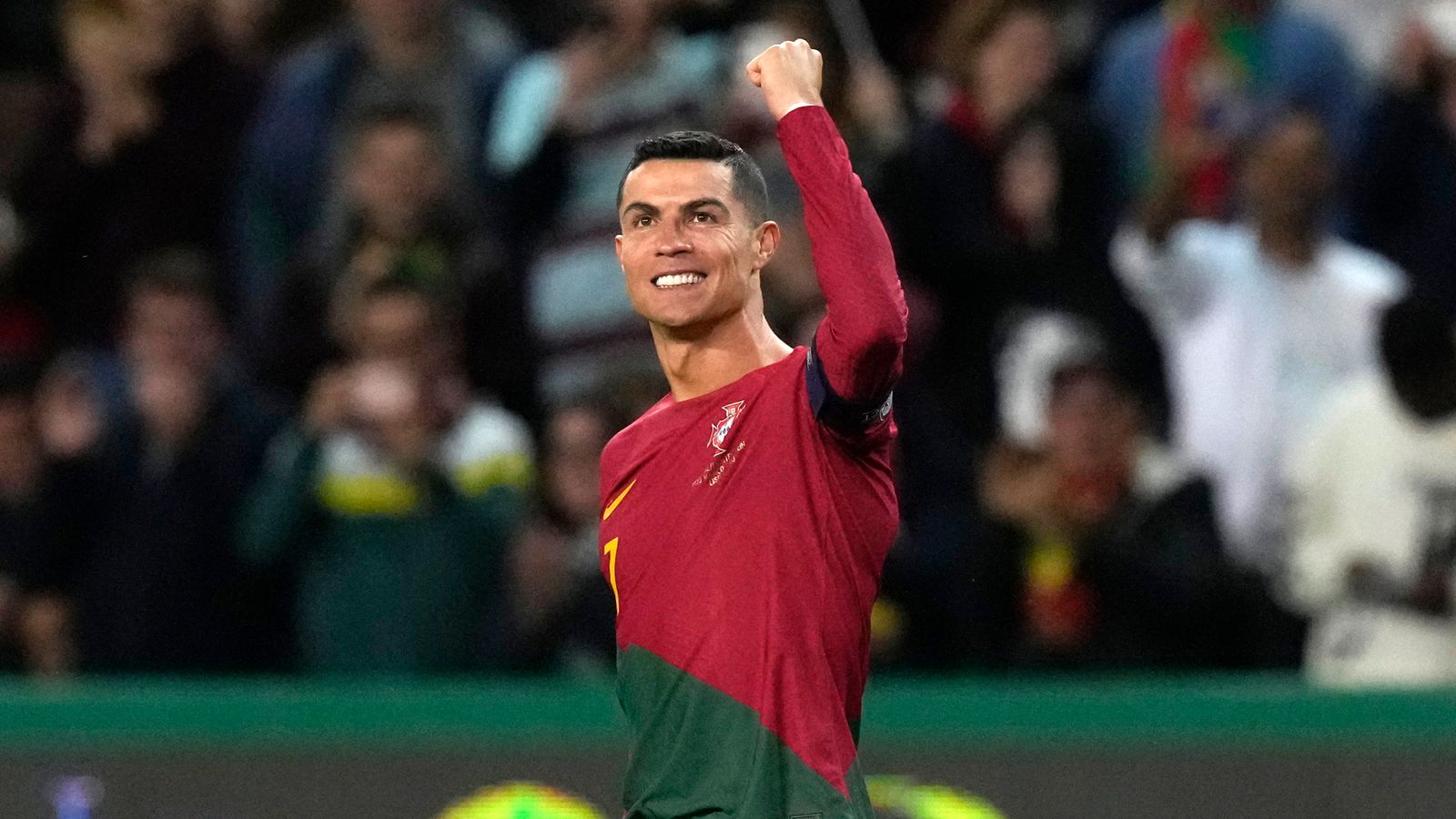 Vòng loại Euro 2024: Cristiano Ronaldo lại lập kỷ lục thế giới 