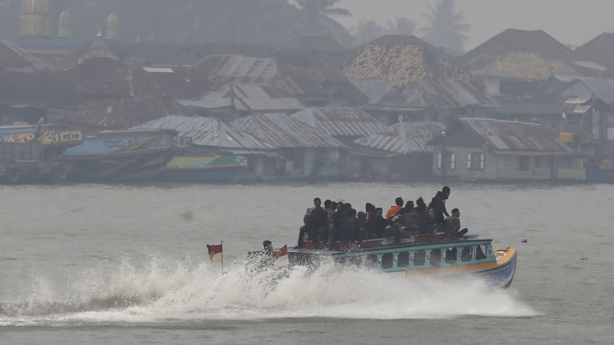 Lật phà ngoài khơi Indonesia, ít nhất 11 người thiệt mạng