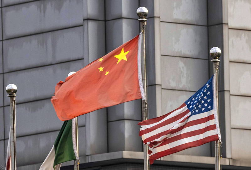 Mắc kẹt giữa Mỹ - Trung: Lợi nhuận các ngân hàng đầu tư phương Tây tại Trung Quốc giảm mạnh vào năm ngoái