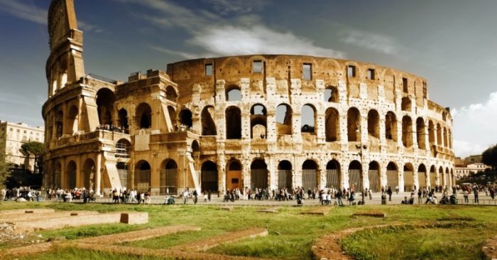 dau truong Colosseum taly Rome 700x366 1