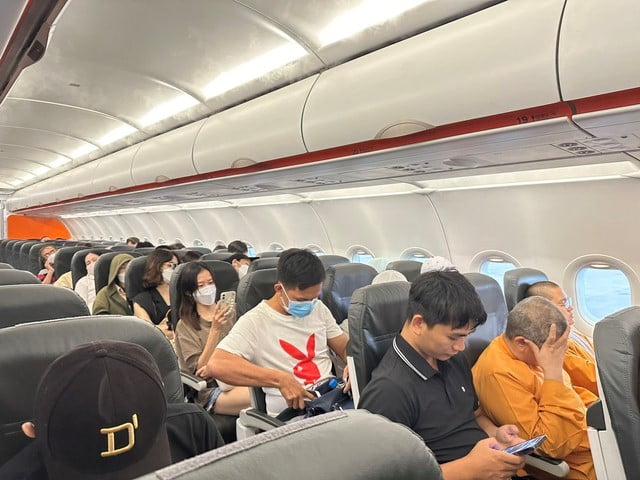 Thời tiết xấu khiến hàng chục chuyến bay tại Tân Sơn Nhất bị ảnh hưởng