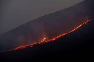 Núi lửa Etna phun trào - Tân Thế Kỷ