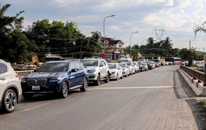 Ùn tắt 30km cây số trên đèo Bảo Lộc - Tân thế kỷ ( TTK) tổng hợp