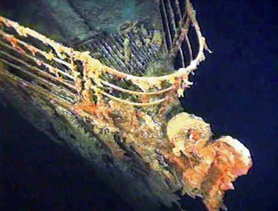 Thám hiểm xác tàu Titanic dưới biển sâu, tàu ngầm chở 5 người bị mất tích