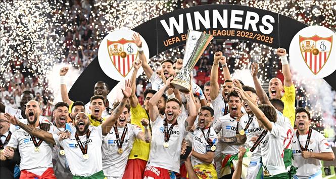 Sevilla chính thức lên ngôi vô địch Europa League 2022/23 sau 120 phút thi đấu kịch tính với Roma.