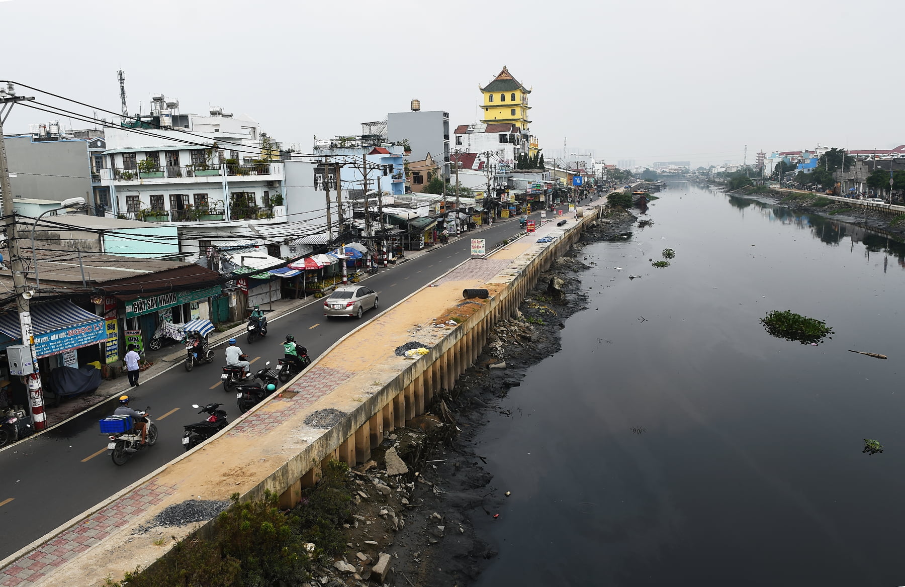 Thi công bờ kè bến Phú Định, 40 hộ dân bị nứt nhà| Tân Thế Kỷ