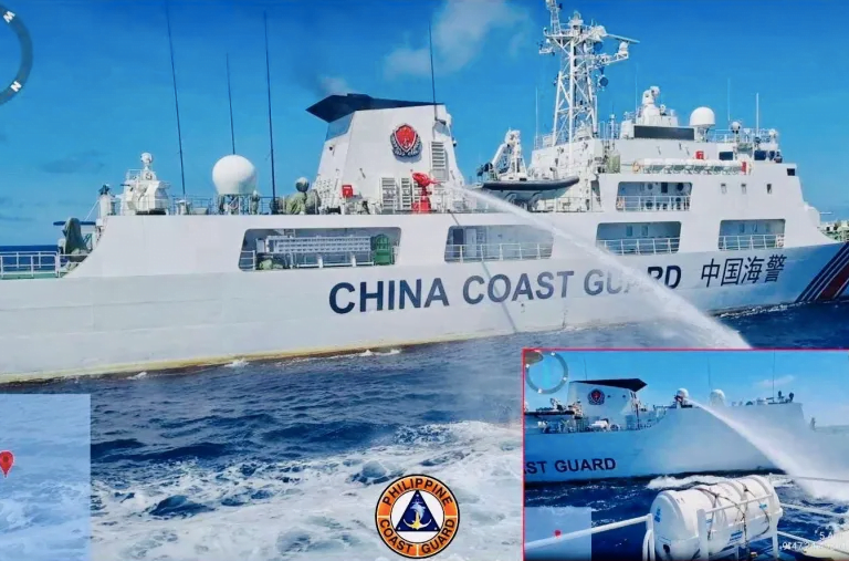 Philippines tố Trung Quốc bắn vòi rồng vào tàu thuyền ở Biển Đông