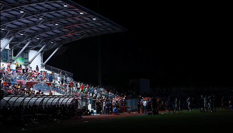 V-League: Trận đấu trên sân Hà Tĩnh bị gián đoạn vì mất điện| Tân Thế Kỷ