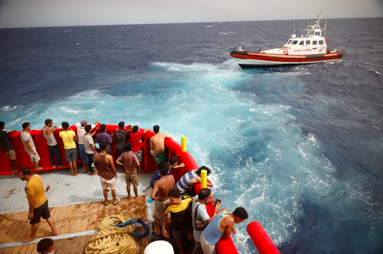 2 người thiệt mạng, 30 người mất tích sau vụ đắm tàu ​​​​di cư tại Ý