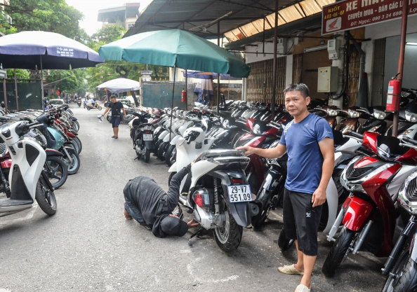 Chợ xe máy cũ lớn nhất Hà Nội như "đóng băng" sau khi áp dụng biển số định danh| tân Thế Kỷ