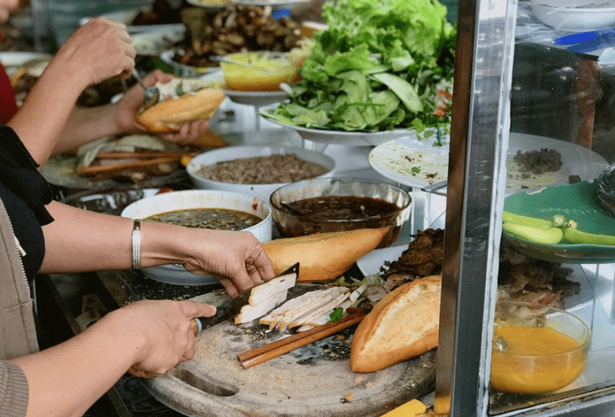ngộ độc vụ "Bánh Mỳ Phượng Hội An" tăng lên 141 người| Tân Thế Kỷ
