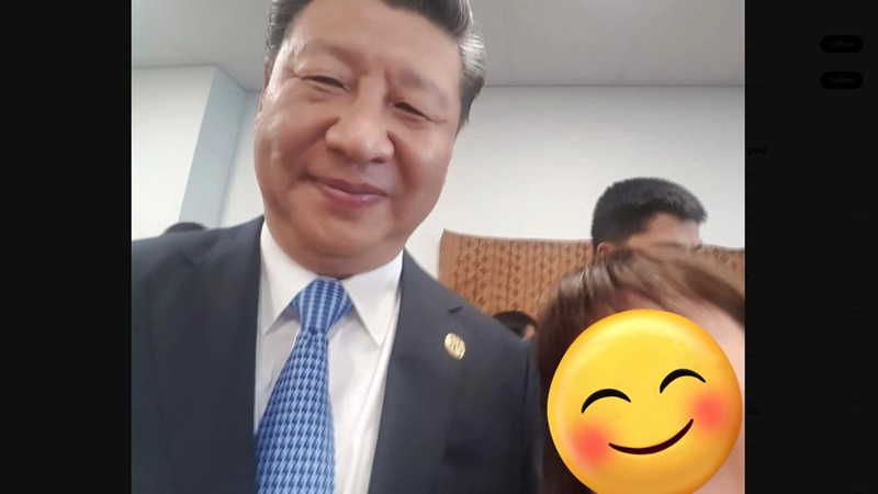 Twitter rò rỉ ảnh selfie của ông Tập Cận Bình cùng một cô gái trẻ