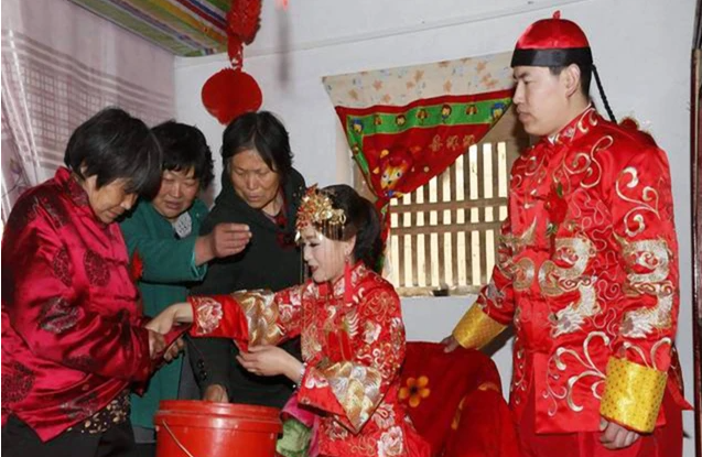 Lừa cưới ba người đàn ông cùng lúc | Tân Thế Kỷ TTKNews