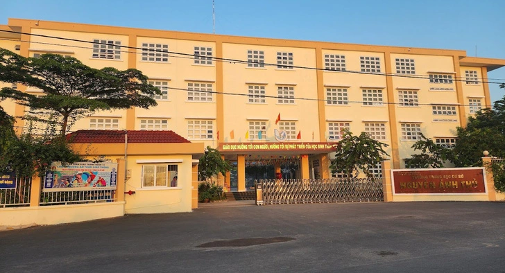 Một nữ sinh tố nhà trường không công bằng, nói sẽ không đi học nữa| Tân Thế Kỷ | TTK News