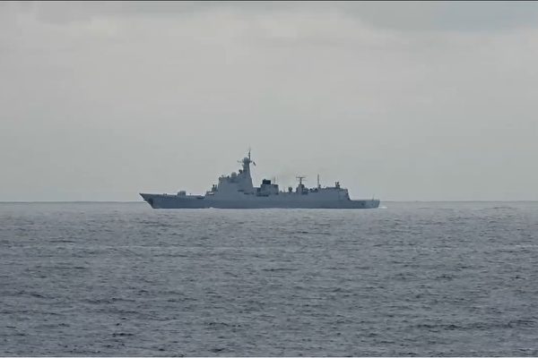 Tàu Sơn Đông dẫn đầu hải quân Trung Quốc đi qua eo biển Đài Loan| Tân Thế Kỷ| TTK NEWs
