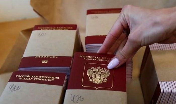 Nga cấm người dân ra nước ngoài phải giao nộp hộ chiếu trong 5 ngày