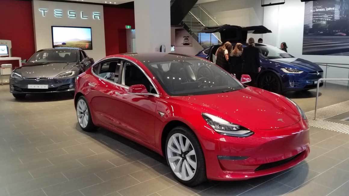 Tesla thu hồi hai triệu ô tô ở Mỹ do lỗi hệ thống lái tự động| Tân Thế Kỷ| TTK NEWS