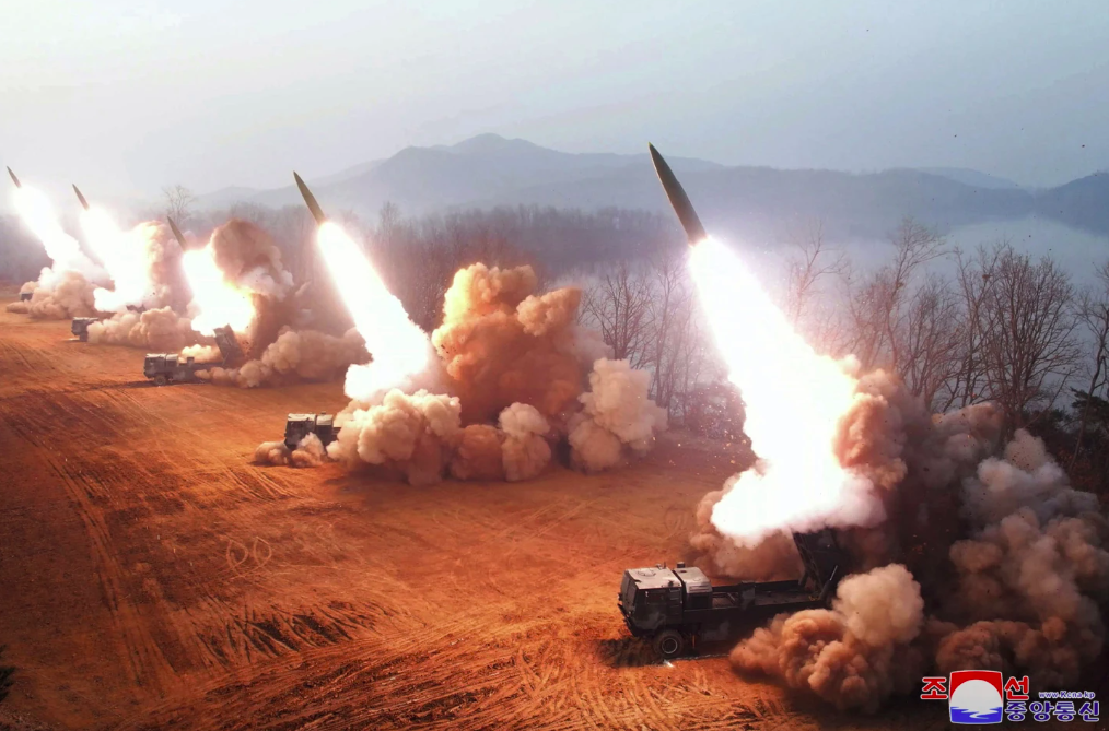 Triều Tiên bất ngờ bắn 200 quả đạn pháo, Hàn Quốc khẩn cấp sơ tán công dân