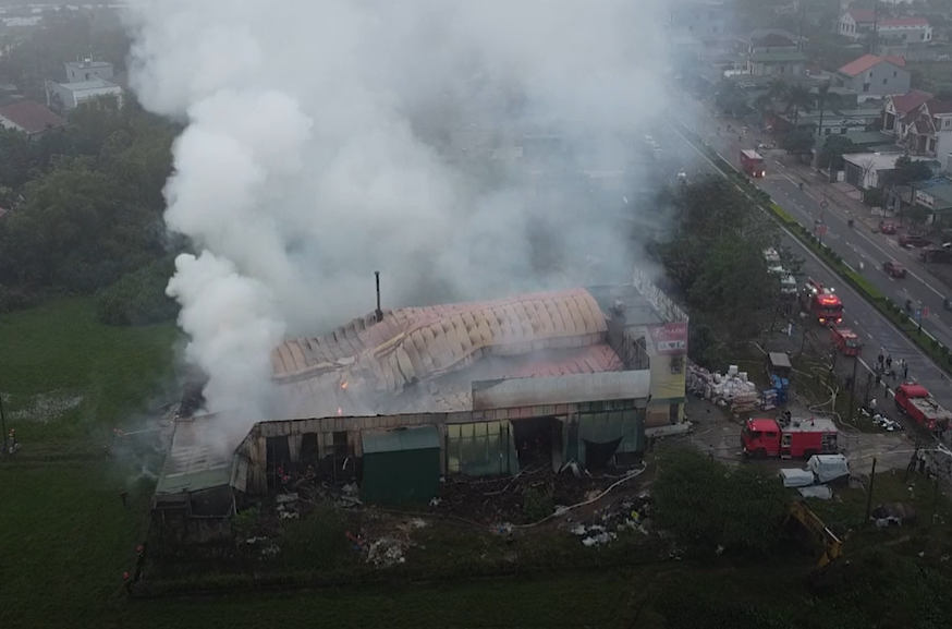 Cháy lớn tại một công ty gỗ Hà Tĩnh| Tân Thế Kỷ