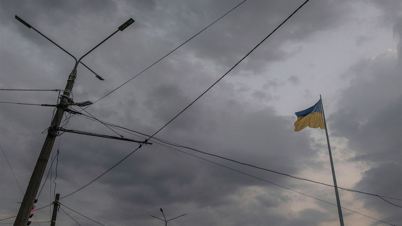40.000 người Ukraine mất điện sau cuộc tấn công của Nga| Tân Thế Kỷ