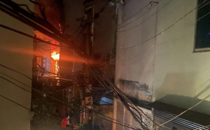TP.HCM cháy nhà rạng sáng mồng 8 trong con hẻm quận 10| Tân Thế Kỷ
