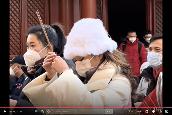 Người dân đổ về Bắc Kinh cầu phúc | Tân Thế Kỷ
