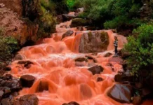 Bí ẩn dòng sông nhuộm đỏ chỉ đổi màu vào mùa mưa ở Peru