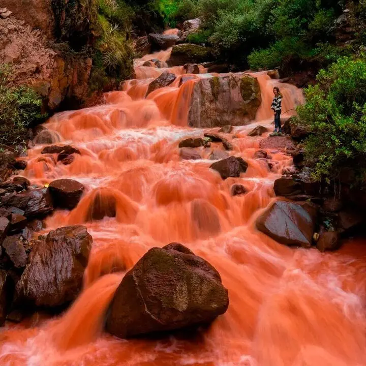 Bí ẩn dòng sông nhuộm đỏ chỉ đổi màu vào mùa mưa ở Peru