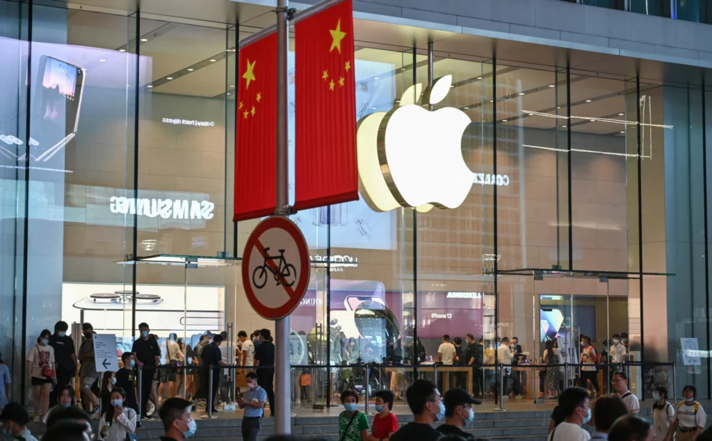 Apple tuân lệnh của Bắc Kinh xóa WhatsApp và Threads khỏi kho ứng dụng Trung Quốc