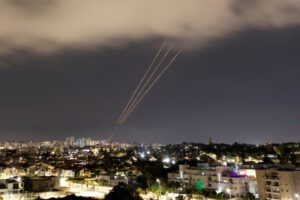 Tên lửa của Israel đã tấn công Iran| Tân Thế Kỷ