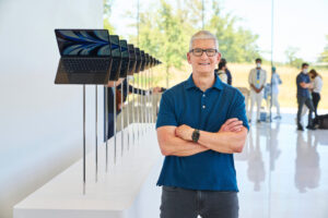 Tim Cook đã có mặt tại Hà Nội| tân Thế Kỷ