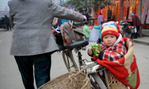 Người Trung Quốc tương lai sẽ được tạo ra từ phòng thí nghiệm?| Tân Thế Kỷ| TTK NEWS