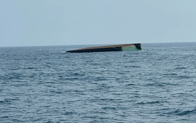 Sà lan chìm, 4 người chết ở vùng biển Lý Sơn