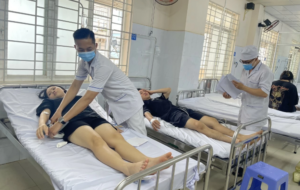 Số ca nghi ngộ độc ở TP. Long Khánh tính đến 16h chiều 2/5 là 328 người| Tân Thế Kỷ