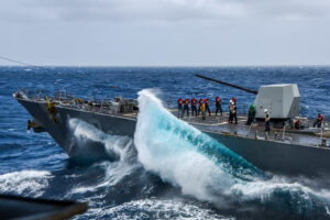 Tàu khu trục USS Halsey Mỹ áp sát Hoàng Sa| Tân Thế Kỷ