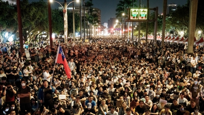 Đài Loan: 100.000 người biểu tình trước Viện Lập pháp, phản đối Quốc hội mở rộng quyền lực 