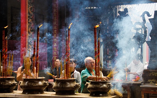 Phải chăng người giàu càng thờ Phật càng giàu?| Tân Thế Kỷ