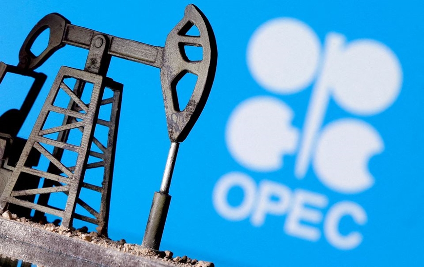 OPEC+ tiếp tục siết cung dầu đến hết năm 2025. Ảnh minh hoạ: Reuters