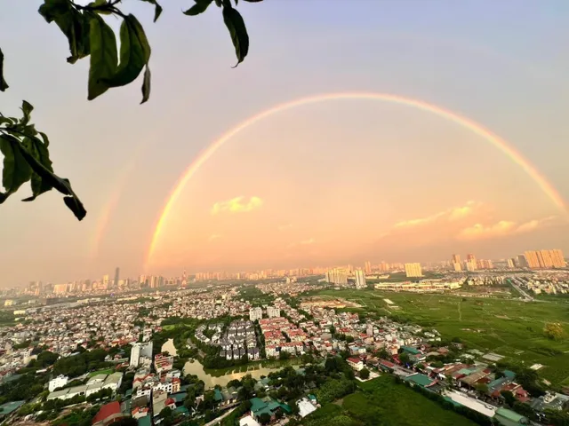 hien tuong cau vong doi tren bau troi ha noi 2