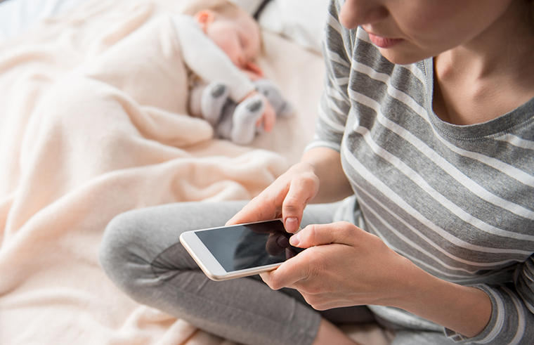 mum using phone baby sleep feature