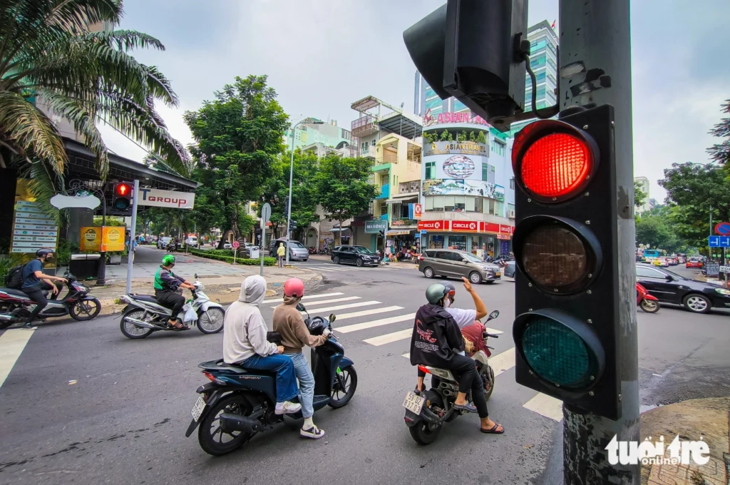 tp hcm duy tri den giao thong dem nguoc tai cac giao lo 1