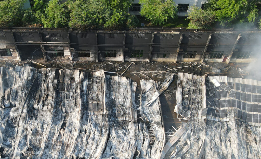 xuong go 13 000 m2 o dong nai tan hoang sau vu chay 3