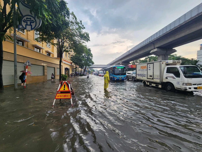 ha noi ngap lut 8841.jpg