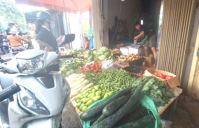 ha noi rau xanh tang gia tung ngay thi la 250 000 dong 1 kg 1