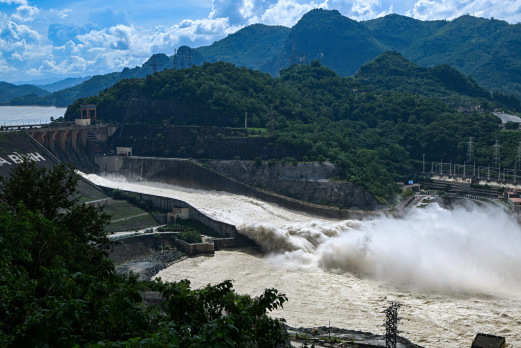 ho thuy dien hoa binh xa lu