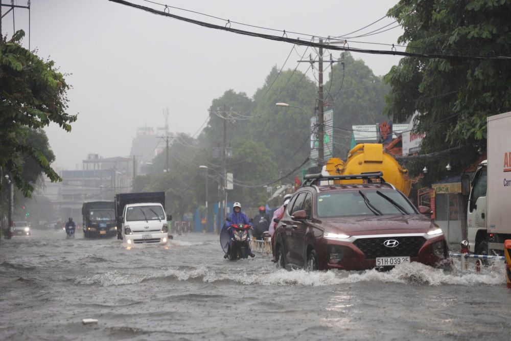 mua keo dai o tphcm gay ngap o nhieu tuyen duong 3