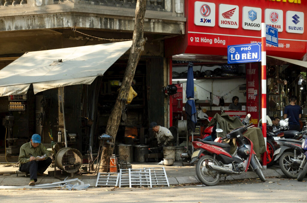 nguoi tho ren cuoi cung giu lua tren dat pho co 1