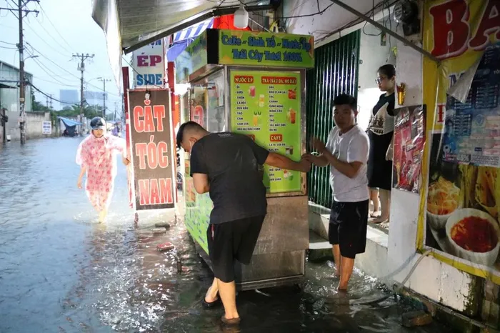 tp hcm mua nhu trut nuoc cay nga do nhieu tuyen duong ngap sau 7