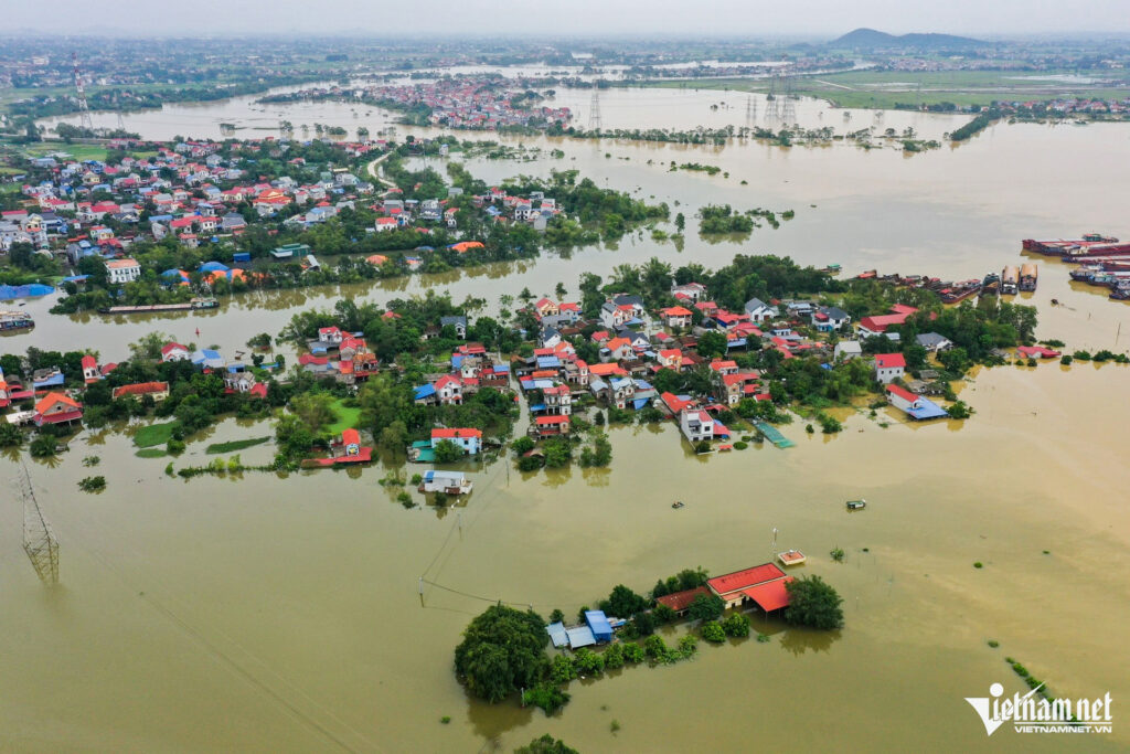 xa soc son ha noi ngap ky luc bi co lap do lu dang cao 1